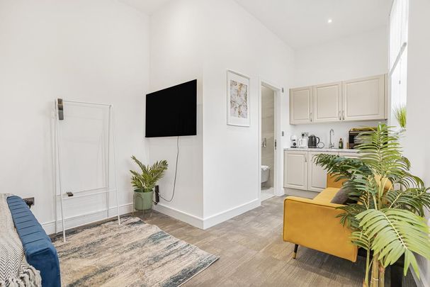 Studio to rent - Photo 1