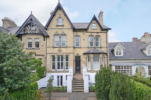 3 bedroom flat to rent - Photo 1