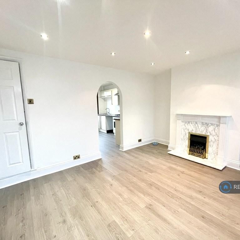 2 bedroom terraced house to rent - Photo 1