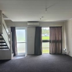 Tidy 2 bedroom unit - Photo 1