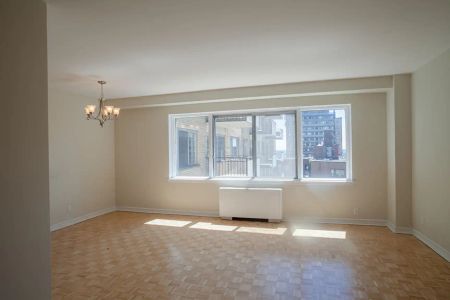 4555 Bonavista Avenue — 1 Bedroom - unit 804 - Photo 2