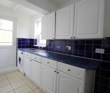 2 bedroom semi-detached house to rent - Photo 3
