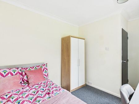 4 bedroom terraced house to rent - Photo 5