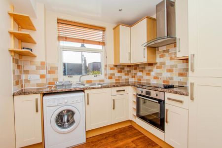 2 bedroom maisonette to rent - Photo 2