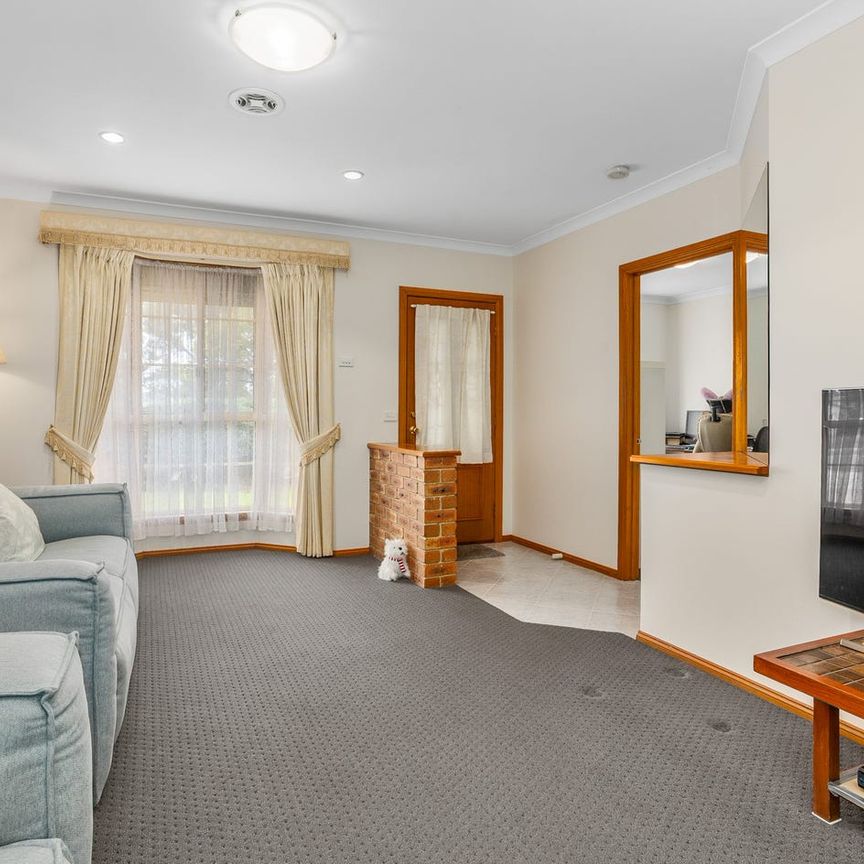 Spacious Family Home Opposite Altona Meadows Reserve - Photo 1