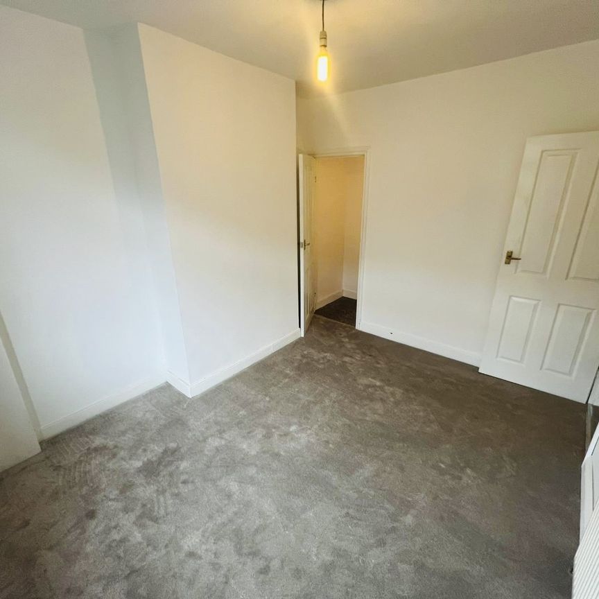 Thackray Street, Halifax - Photo 1