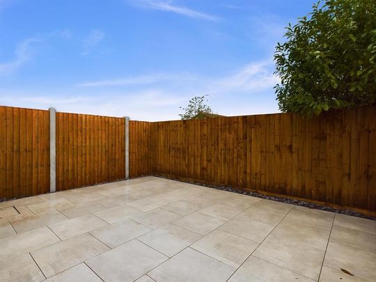 1 bedroom in a house share to rent - Photo 1