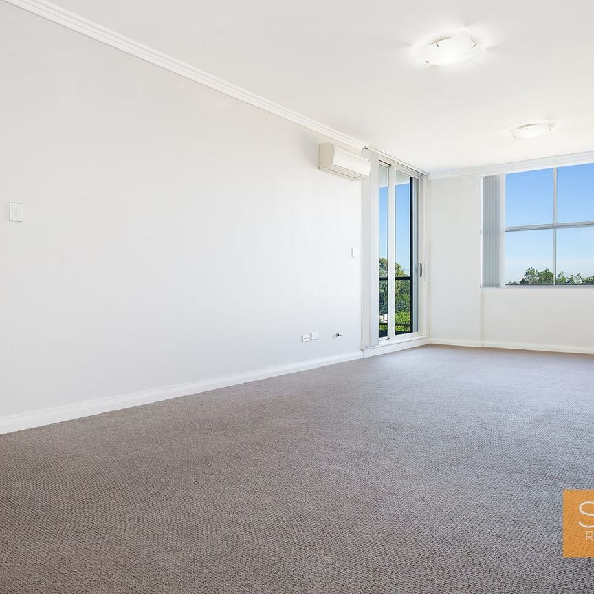Private and Large 2 Bed Plus Study Modern Apartment - Photo 1