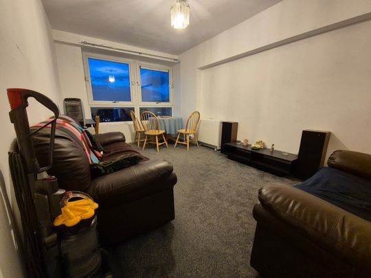 Lovell Park Grange, Leeds, LS7 - Photo 1