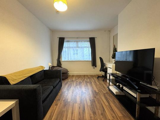 4 bedroom end of terrace house to rent - Photo 1