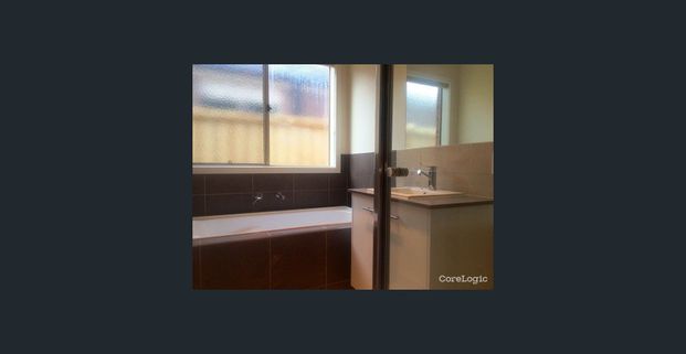 Low-maintenance living in a growing and family-friendly neighbourhood! - Photo 1