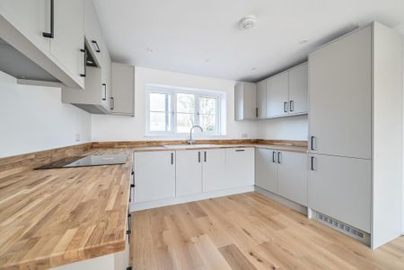 3 bedroom detached house to rent - Photo 5