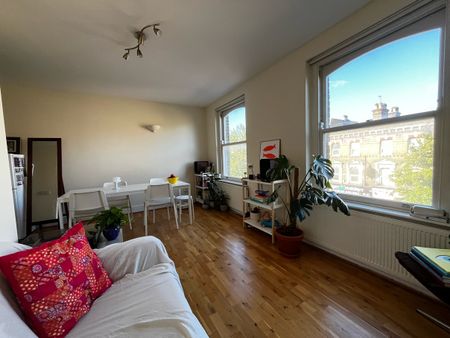 2 Bed Flat, Stoke Newington High Street, N16 - Photo 2