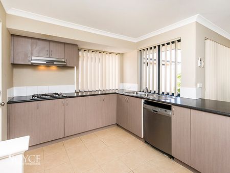 66 Gateway Boulevard, CANNING VALE WA 6155 - Photo 5