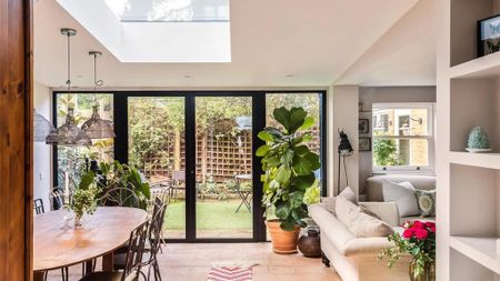 4 bedroom semi-detached house to rent - Photo 3