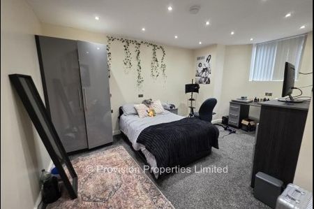 4 Bedroom 4 En-suite - Photo 4