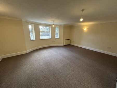 2 bedroom ground floor flat to rent - Photo 2