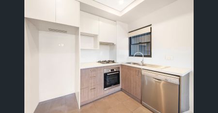 Modern Apartment | Brand-New Carpet & Paint - Photo 5