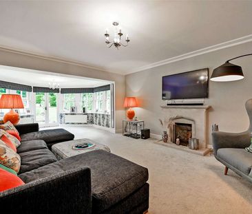 This beautifully presented modern detached home is situated in the ... - Photo 2