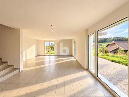 GERÄUMIGER WOHNRAUM UND GROSSER GARTEN - Foto 2