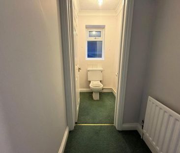 4 bedroom detached house to rent - Photo 3