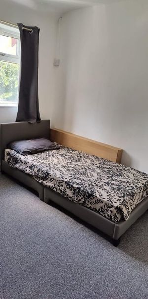 Room in a Shared Flat, Deepdene Close, NG8 - Photo 1