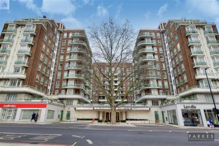 3 bedroom flat in Gloucester Place - Photo 3