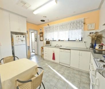 Comfortable & Convenient Living in North Albury - Photo 6