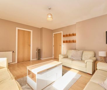 2 bedroom flat to rent - Photo 2