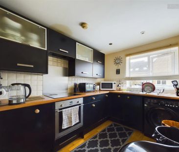 Queens Drive West, Peterborough, PE1 2UU - Photo 4