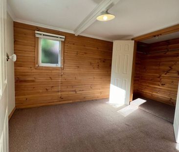 Central & Sunny 1 bedroom + study - Photo 2