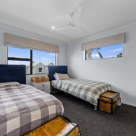 Elevated Family Living with Views - Private & Spacious - Photo 5