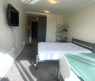 Te Aro Living -One week rent free! - Photo 3