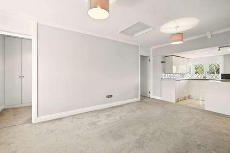 Buckingham Court, The Close, Great Dunmow, CM6 - Photo 3