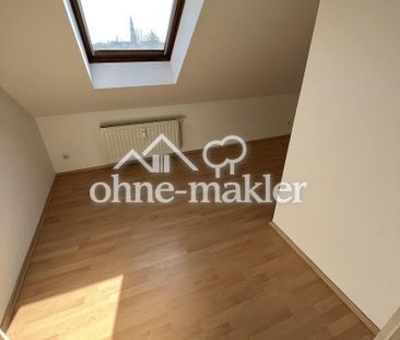 Dachgeschosswohnung mit Balkon und Blick über Zwickau - Photo 1