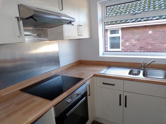 2 bedroom maisonette to rent - Photo 1