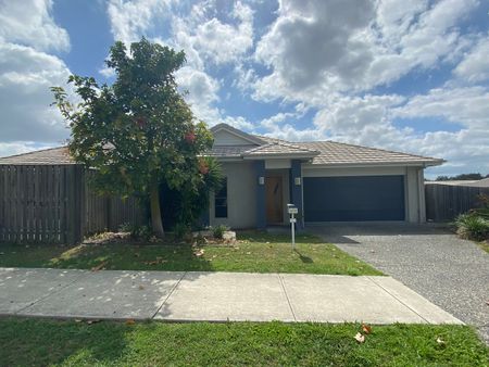 Beautiful Family Home - Convenient Location - Photo 5