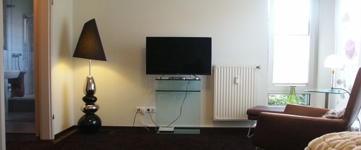 Hellern, stilvoll eingerichtetes Apartment mit Tiefgaragenstellplatz in ruhiger Wohnlage - Photo 1