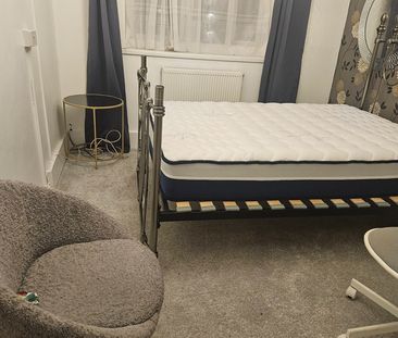 Room in a Shared Flat, Thursley House, SW2 - Photo 2