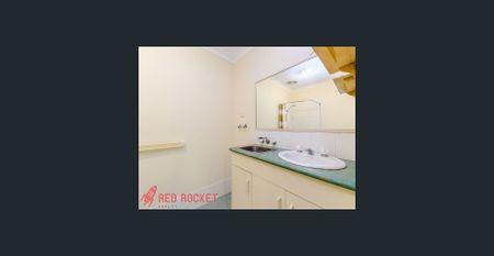 ONE BEDROOM UNIT - WALKING DISTANCE TO TRAIN & SHOPS - Photo 5