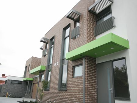 NEAR NEW 3 BEDROOM TOWNHOUSE IN HEART OF SPRINGVALE - Photo 4