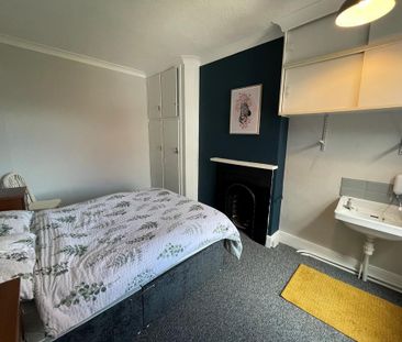 1 bedroom in a house share to rent - Photo 5