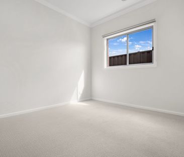 MODERN 4 BEDROOM FAMILY HOME! - Photo 4