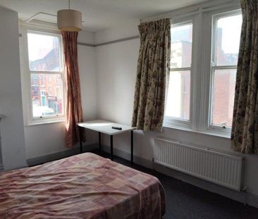3 bedroom flat to rent - Photo 2