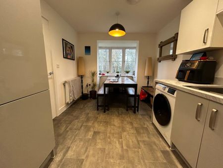 4 bedroom semi-detached house to rent - Photo 4