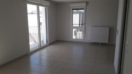 location Appartement F3 DE 74.7m² À BORDEAUX - Photo 2