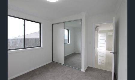 8a Outlook Boulevard, Fletcher NSW 2287 - House For Rent | Domain - Photo 2