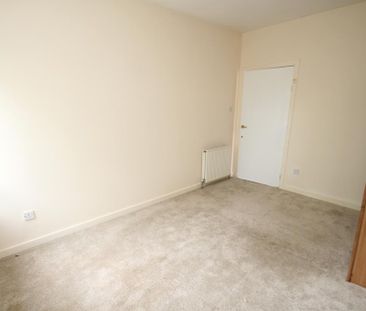 3 bedroom flat to rent - Photo 3