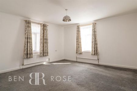 2 bedroom end of terrace house to rent - Photo 2