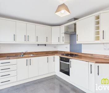 2 bedroom Terraced House To Let - Photo 2